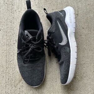 Nike Women's Flex Experience Run Size 7